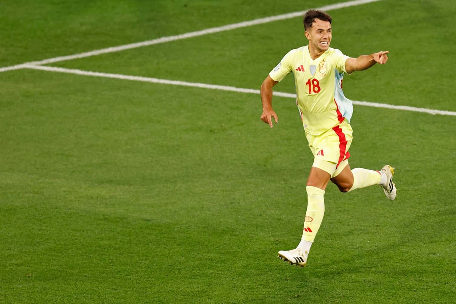 Martin Zubimendi hiện là trụ cột của tuyển Tây Ban Nha. Ảnh: AFP