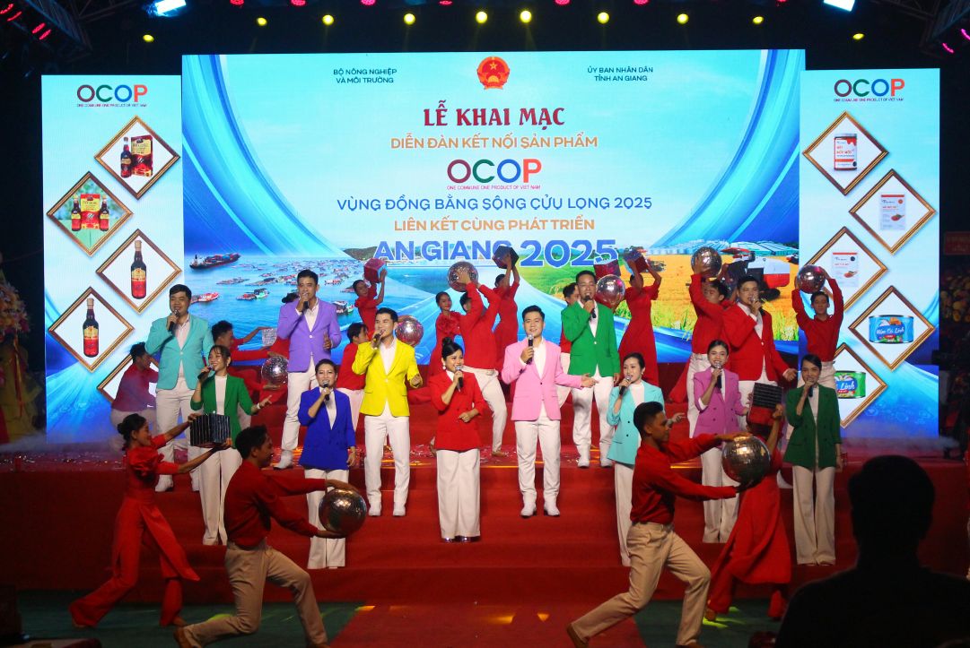 Khai mạc Diễn đàn kết nối sản phẩm OCOP vùng Đồng bằng sông Cửu Long 2025. Ảnh: Thanh Mai