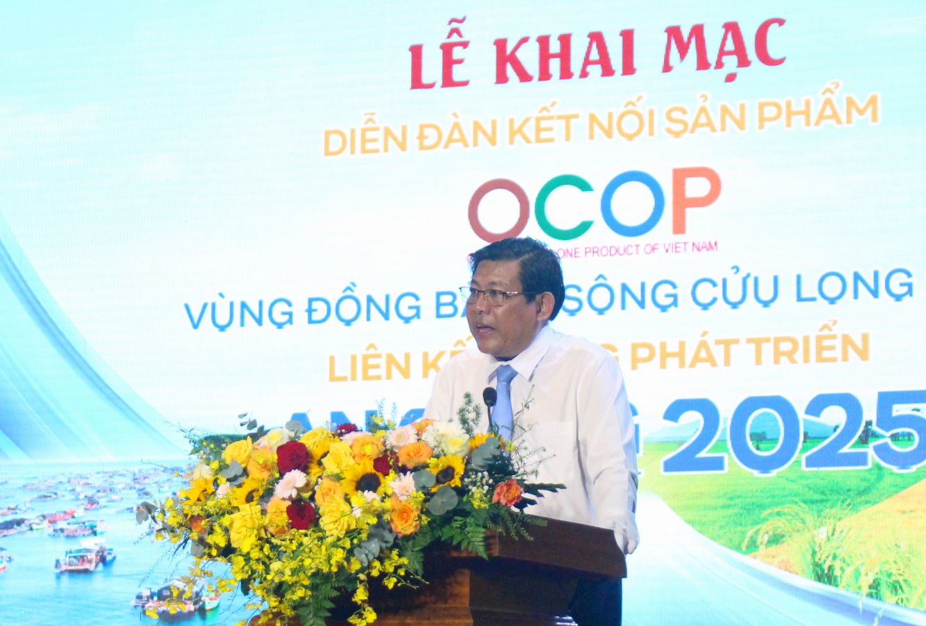 Phó Chủ tịch UBND tỉnh An Giang Ngô Công Thức phát biểu chào mừng và phát lệnh khai mạc. Ảnh: Thanh Mai