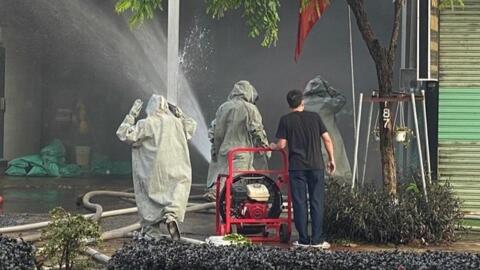 Khẩn cấp sơ tán dân nghi rò rỉ khí gas ở cơ sở sản xuất nước đá