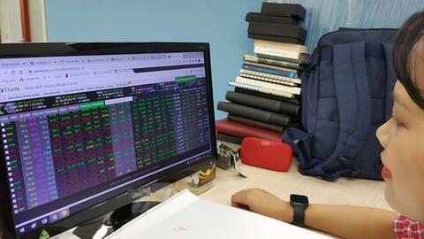 Chứng khoán: Chú ý trong xu hướng giảm có thể có nhịp hồi phục