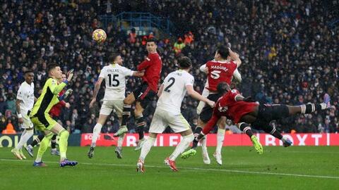 Leeds 2-4 Man United: "Thủy chiến" kịch tính