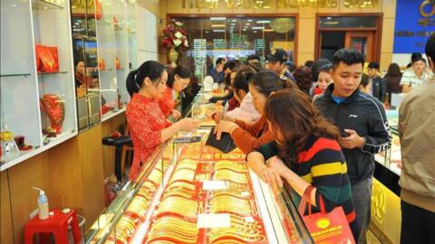 Giá vàng trong nước 'nóng' lên theo chiều thế giới