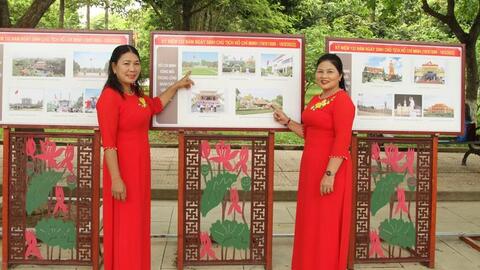 Người dân trên khắp mọi miền Tổ quốc đổ về khu di tích Kim Liên nhân dịp 132 năm ngày sinh Bác Hồ