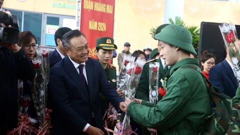 Cử nhân đại học quyết tâm rèn luyện trong màu áo lính