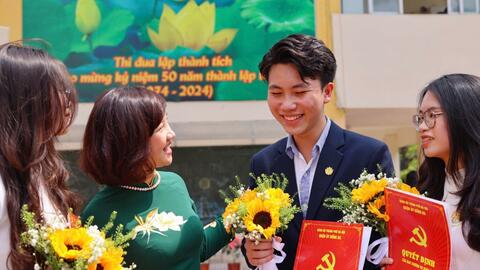 Trường THPT Kim Liên - 50 mùa sen rực rỡ