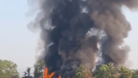 Cháy nhà xưởng ở Đồng Nai, cột khói bốc cao hàng chục mét