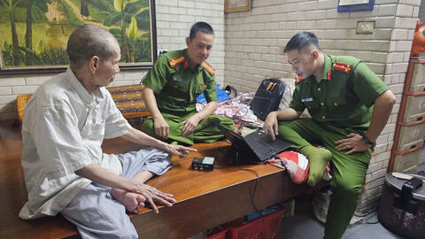 Phường Ô Chợ Dừa lấy mẫu ADN cho thân nhân liệt sĩ
