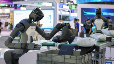Trung Quốc đào tạo robot chuẩn bị cho kỷ nguyên AI hiện thân