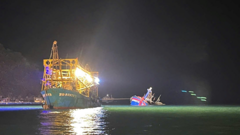 Gia Lai: Nguyên nhân khiến tàu cá chở 12 ngư dân bị phá nước, chìm dần trên biển