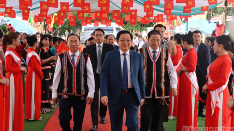 Phó Thủ tướng Hồ Quốc Dũng dự Lễ khai giảng tại trường vùng biên Gia Lai