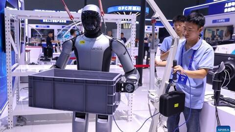 Trung Quốc xây dựng trung tâm dạy robot hình người