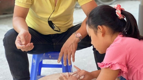 Khuyến khích con chơi ngoài trời để lớn lên khỏe mạnh và hạnh phúc