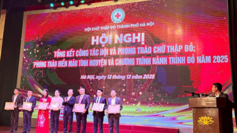 Hà Nội tôn vinh điển hình trong phong trào nhân đạo