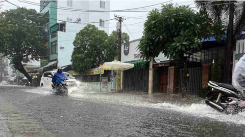 Khánh Hòa mưa nhỏ kéo dài, biển động mạnh do gió Đông Bắc