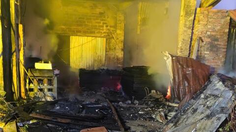 Hà Nội: Cháy nhà ở kết hợp cơ sở sản xuất đồ gỗ trong đêm