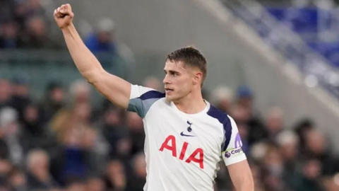 Tin chuyển nhượng 23/1: Aston Villa "phũ" Emi Martinez, MU đón cựu sao Leicester?