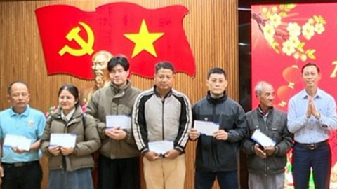 Công đoàn phường Sơn Trà, Đà Nẵng trao quà Tết cho 546 đoàn viên