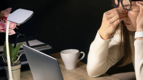 Mệt mỏi kéo dài tưởng bình thường, hóa ra là dấu hiệu thiếu vitamin D