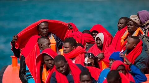 Lý do Tây Ban Nha hợp pháp hóa 500.000 người nhập cư trái phép