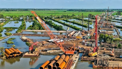 Cao tốc Cà Mau - Đất Mũi hối hả thi công những ngày cận Tết