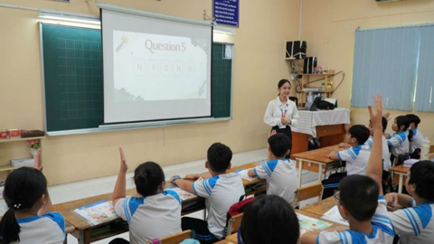 Giáo viên ở TPHCM nhận 2 triệu đồng quà Tết Bính Ngọ