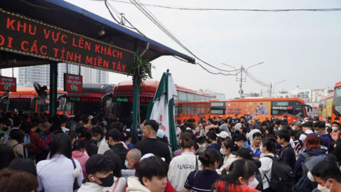Cửa ngõ TPHCM ken đặc phương tiện, biển người rồng rắn về quê ngày 26 Tết