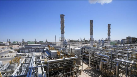 Biến động mạnh trên thị trường dầu mỏ: Giá chạm đỉnh từ năm 2022 trước khi quay đầu lao dốc