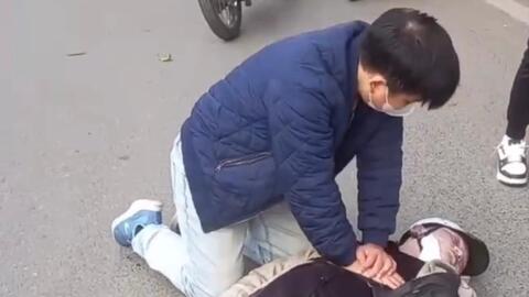 Bác sĩ Bệnh viện Thận Hà Nội kịp thời ép tim cứu sống nam thanh niên ngừng tuần hoàn