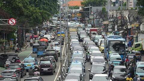 Giá dầu tăng mạnh, nỗi lo thiếu nhiên liệu phủ bóng kỳ nghỉ lễ Indonesia
