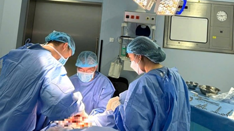 Nam giới vạm vỡ, sinh lý mạnh vẫn khó có con