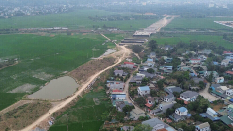 Dự án đường 600 tỉ đồng nối Quốc lộ 6 thi công mãi chưa xong