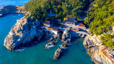 Ngôi chùa bên biển và câu chuyện phía sau những khung hình “triệu like”