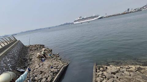 Nước thải gây ô nhiễm vịnh Hạ Long từ ven bờ