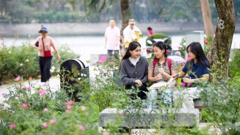 Tháo dỡ hàng rào công viên ở Hà Nội: Bước chuyển từ tư duy “quản lý” sang “phục vụ”