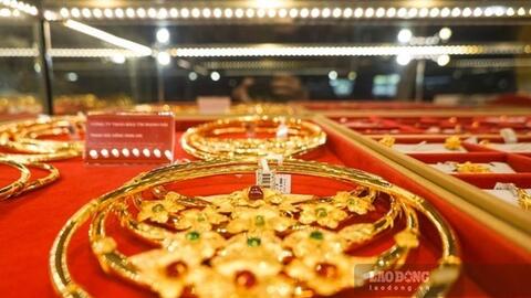 Giá vàng hôm nay 7.4: Thế giới bật tăng, trong nước sụt giảm