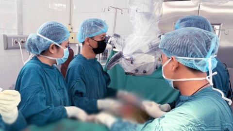 Bệnh nhân phát hiện u cột sống sau nhiều năm đau lưng