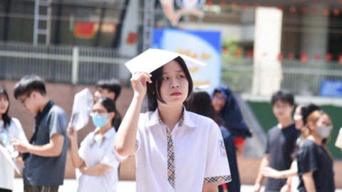 Học sinh lớp 12 đối mặt 'áp lực kép' trong giai đoạn nước rút