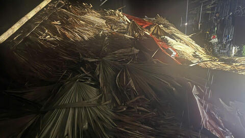 Mưa đá kèm giông lốc trong đêm gây sập nhà sàn, 4 người bị thương ở Lào Cai