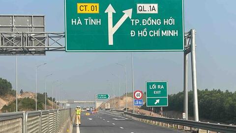 Cao tốc Vũng Áng - Cam Lộ tạm đóng từng đoạn để lắp giá long môn