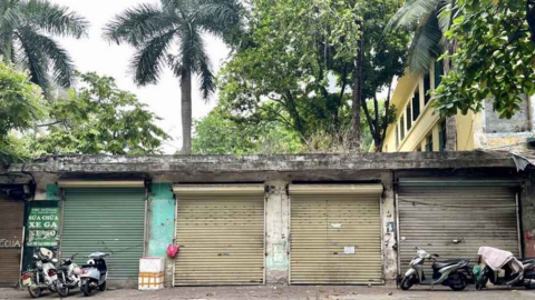 Nhiều cửa hàng ở Hà Nội rút lui khỏi phố lớn, trả lại mặt bằng khu đất vàng