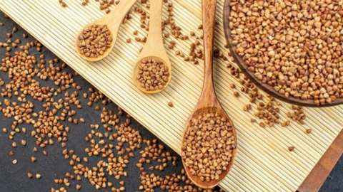 Salad quinoa Địa Trung Hải, bữa ăn lành mạnh giàu protein dễ thực hiện tại nhà