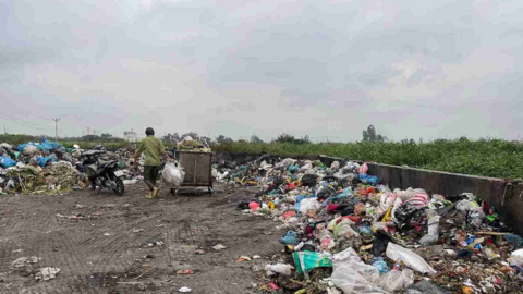 Người dân xã Tứ Kỳ ở Hải Phòng ám ảnh vì phải "sống chung" với khói đốt rác