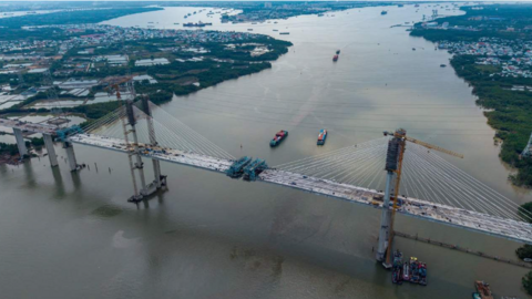 Sẵn sàng hợp long cầu dây văng có tĩnh không cao nhất Việt Nam vào tháng 6