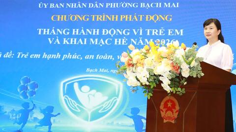 Phường Bạch Mai tặng 101 suất quà cho trẻ có hoàn cảnh khó khăn dịp 1-6