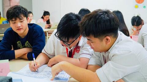 Hà Nội: Thầy cô tận tâm với học trò trước ngày thi tốt nghiệp THPT