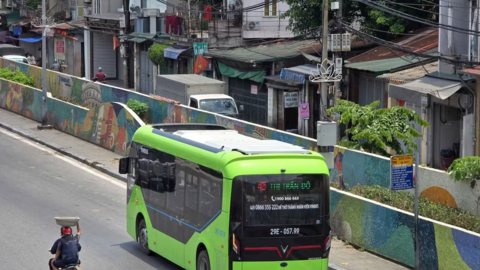 Hà Nội hỗ trợ 70% lãi vay cho doanh nghiệp đầu tư xe buýt điện và trạm sạc