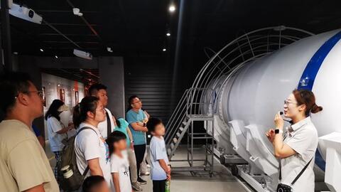 Tên lửa phóng lên trời trở thành xu hướng thu hút giới yêu khoa học