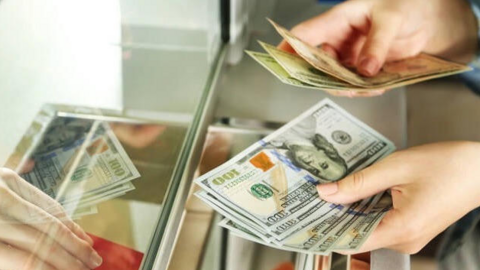 Yêu cầu xử lý nghiêm hành vi đầu cơ, găm giữ ngoại tệ gây bất ổn thị trường