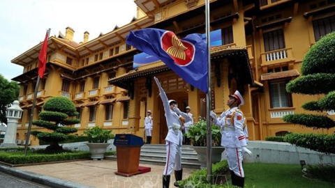 Bộ trưởng Bộ Ngoại giao Lê Hoài Trung chủ trì Lễ Thượng cờ kỷ niệm 59 năm Ngày thành lập ASEAN